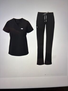 Figs Women’s Black Scrub Top and Pants Set